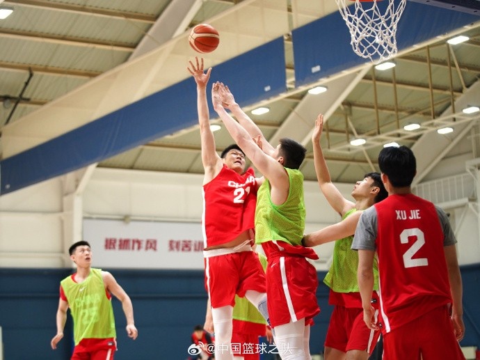 本周训练已进入对抗阶段！中国男篮最新训练图集新鲜出炉